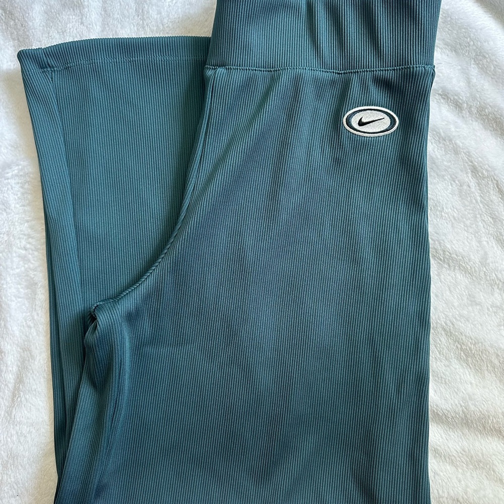 Nike NWT Women’s Green Teal Ribbed Loose Fit Wide Leg Crop Sweat Pants S Small
